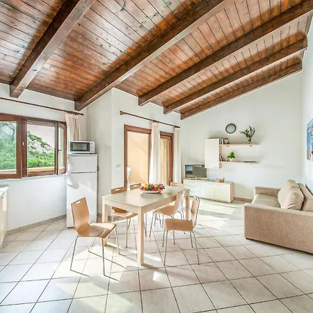 Nice In Trinitadagultu Ot With 1 Bedrooms, Wifi And Outdoor Swimming Pool Appartamento *