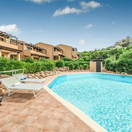 Nice In Trinitadagultu Ot With 1 Bedrooms, Wifi And Outdoor Swimming Pool Appartamento Trinità dʼAgultu