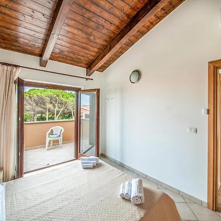 Nice In Trinitadagultu Ot With 1 Bedrooms, Wifi And Outdoor Swimming Pool Appartamento Trinità dʼAgultu